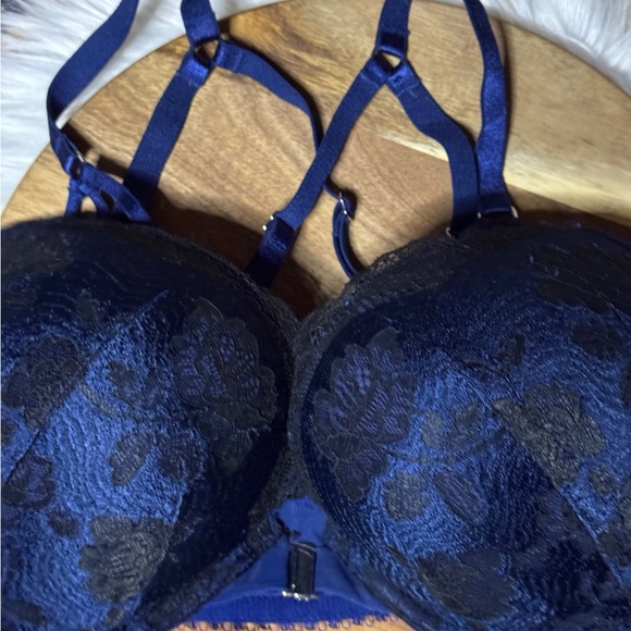Victorias Secret Lace Underwire Bra. 36C. Plunge Padded. Front Clasp. Excellent - Picture 4 of 11